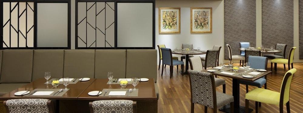 Radisson Hotel Brunei Darussalam Бандар-Сери-Бегаван Экстерьер фото