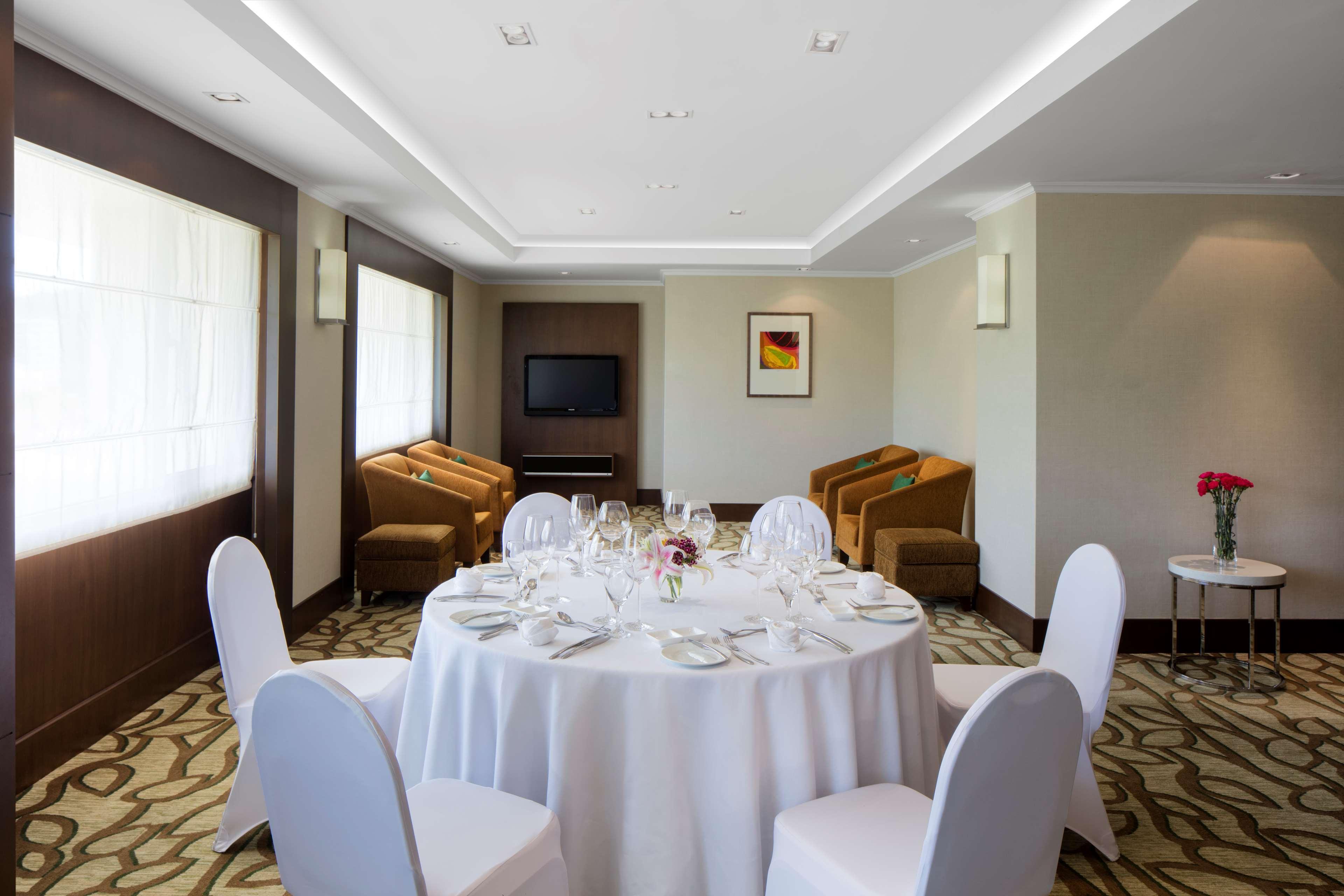 Radisson Hotel Brunei Darussalam Бандар-Сери-Бегаван Экстерьер фото