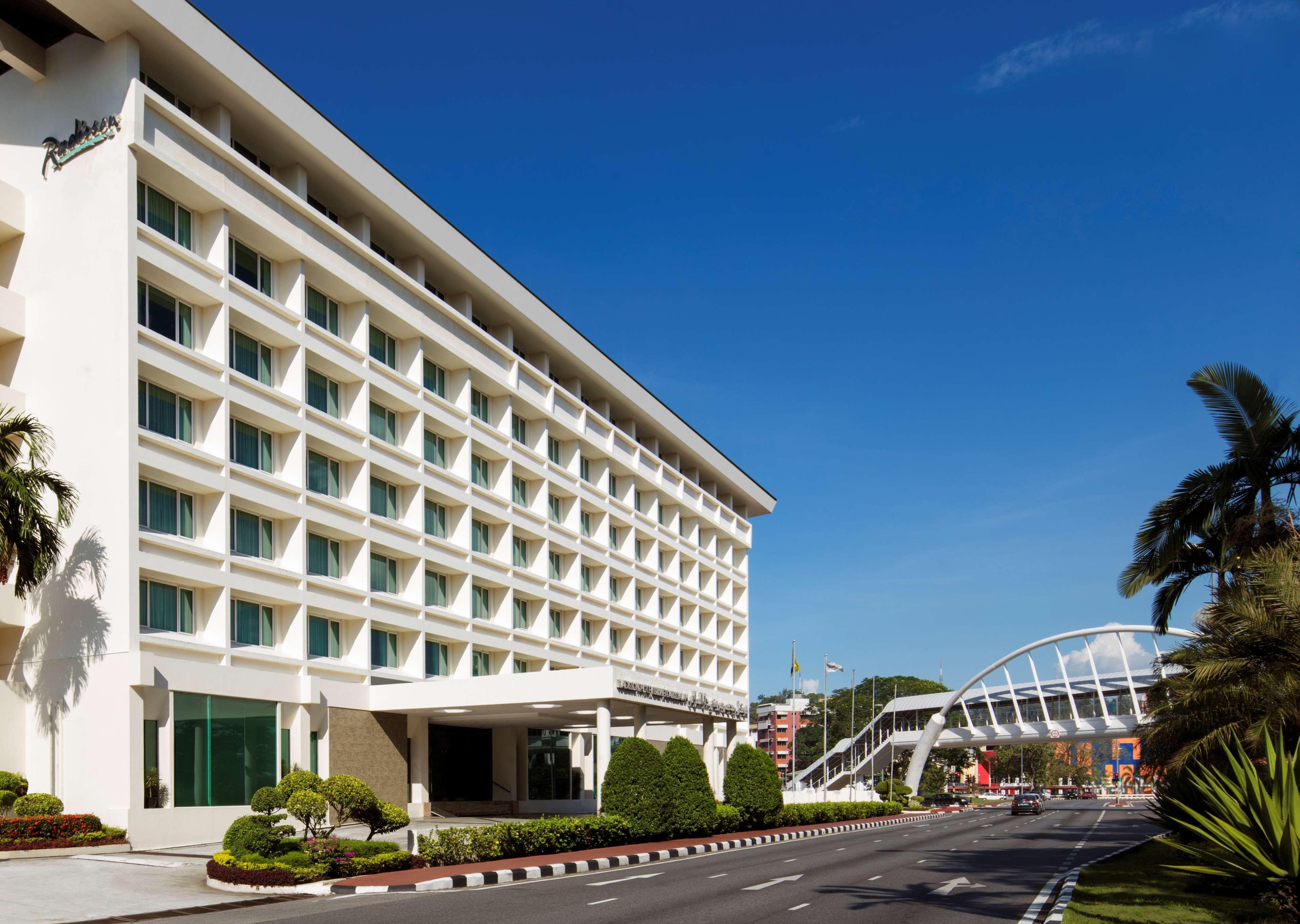 Radisson Hotel Brunei Darussalam Бандар-Сери-Бегаван Экстерьер фото