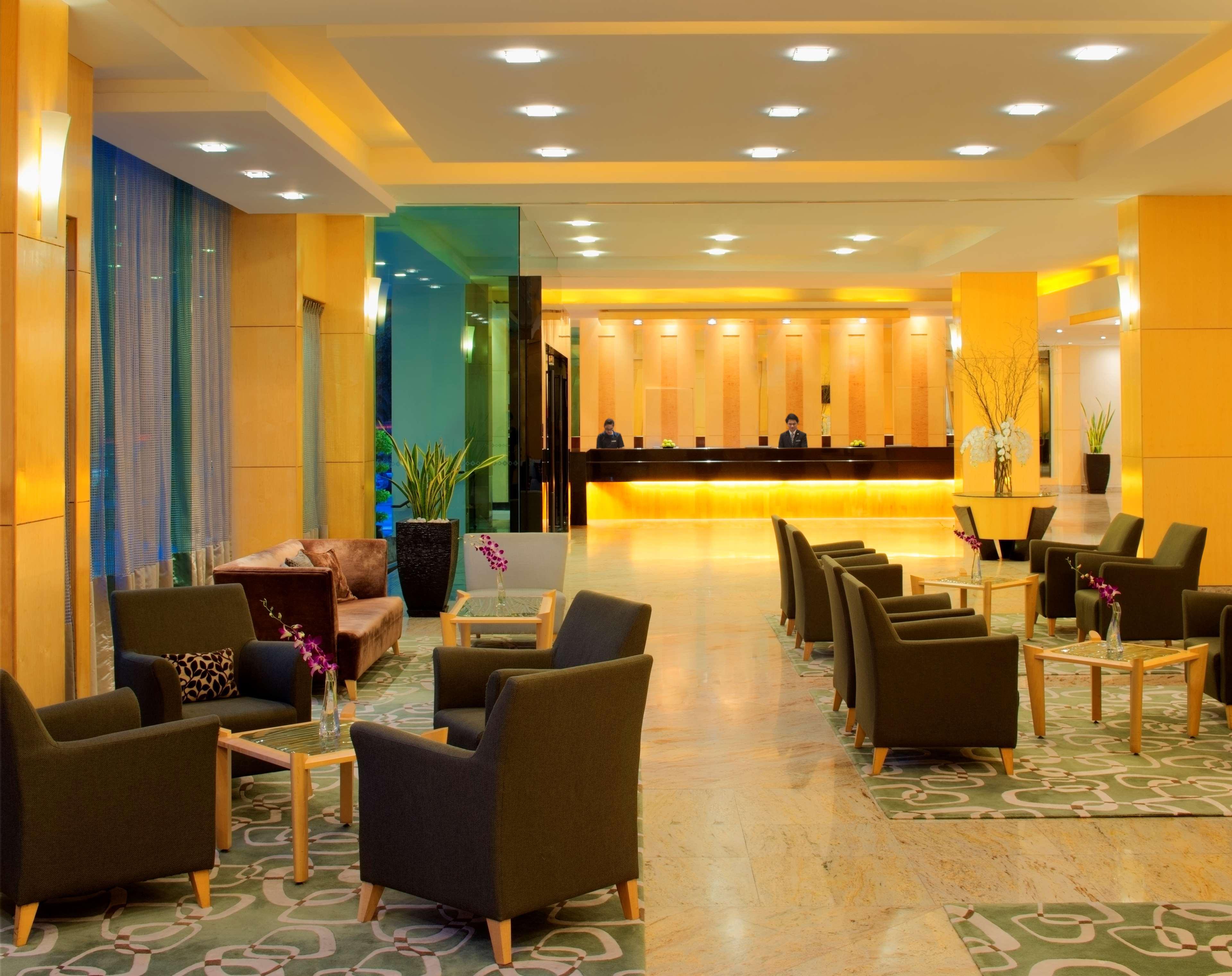 Radisson Hotel Brunei Darussalam Бандар-Сери-Бегаван Интерьер фото
