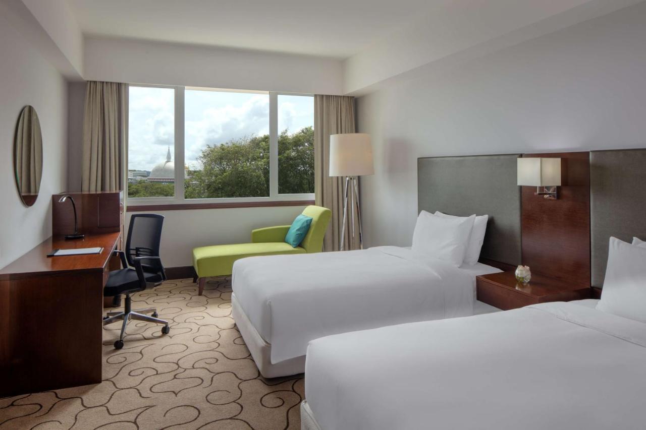 Radisson Hotel Brunei Darussalam Бандар-Сери-Бегаван Экстерьер фото