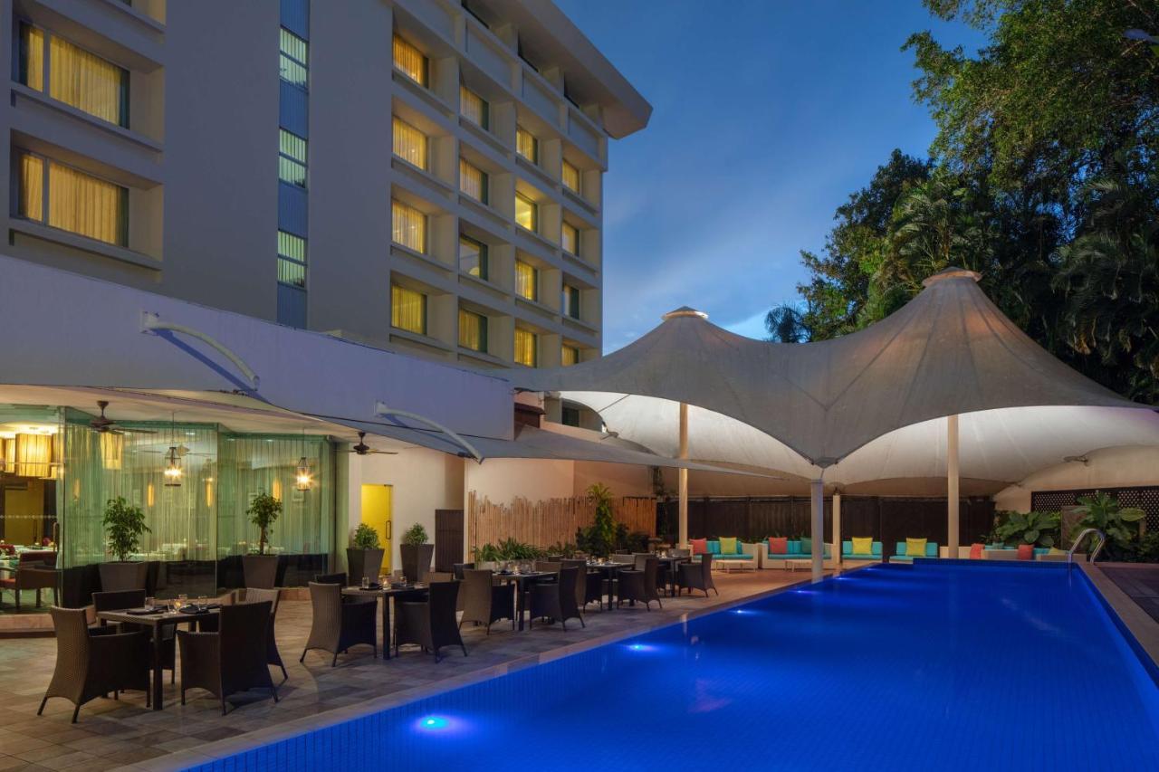 Radisson Hotel Brunei Darussalam Бандар-Сери-Бегаван Экстерьер фото