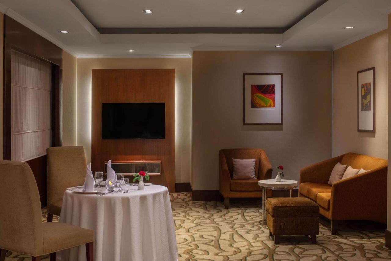 Radisson Hotel Brunei Darussalam Бандар-Сери-Бегаван Экстерьер фото