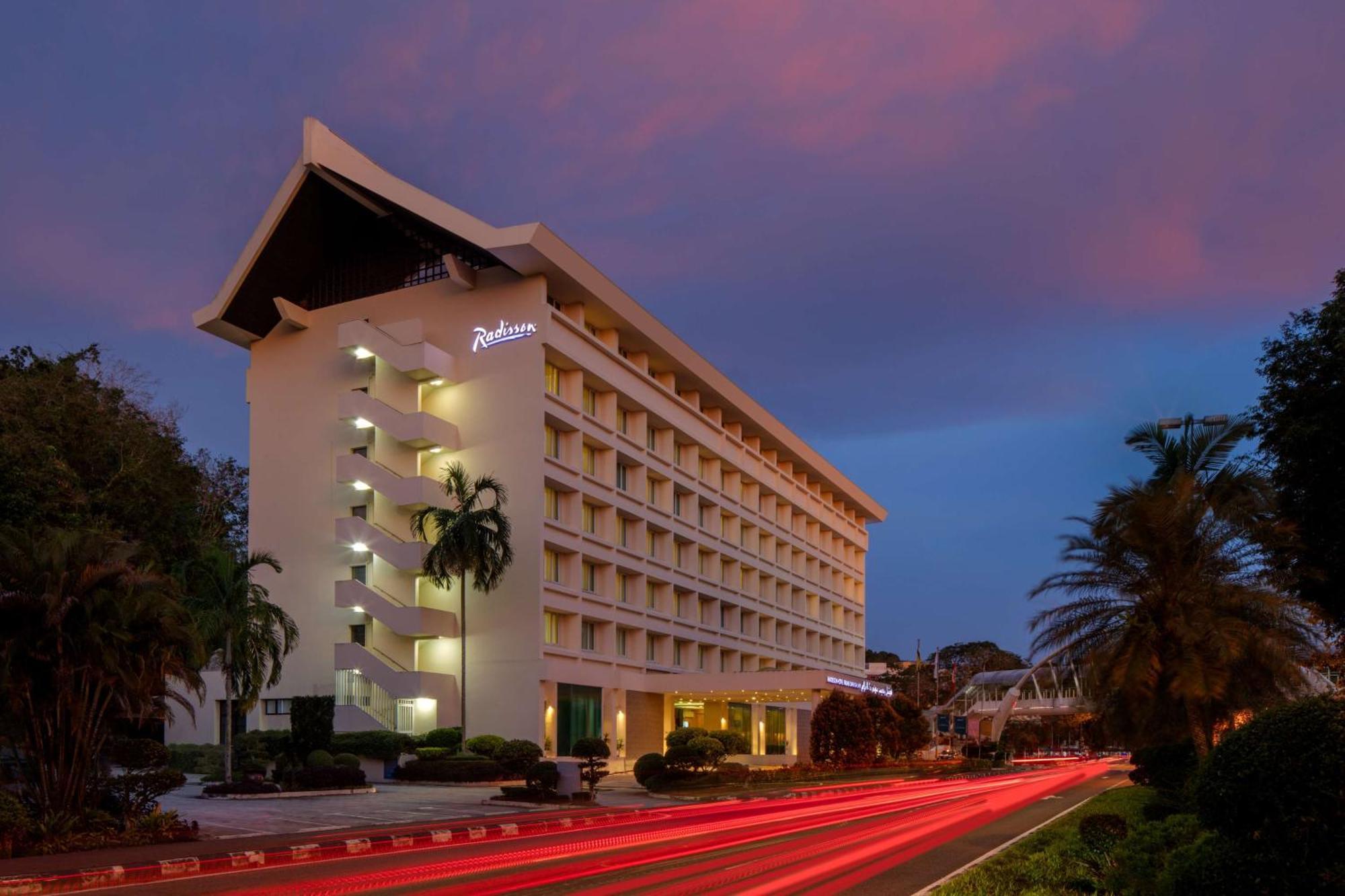 Radisson Hotel Brunei Darussalam Бандар-Сери-Бегаван Экстерьер фото