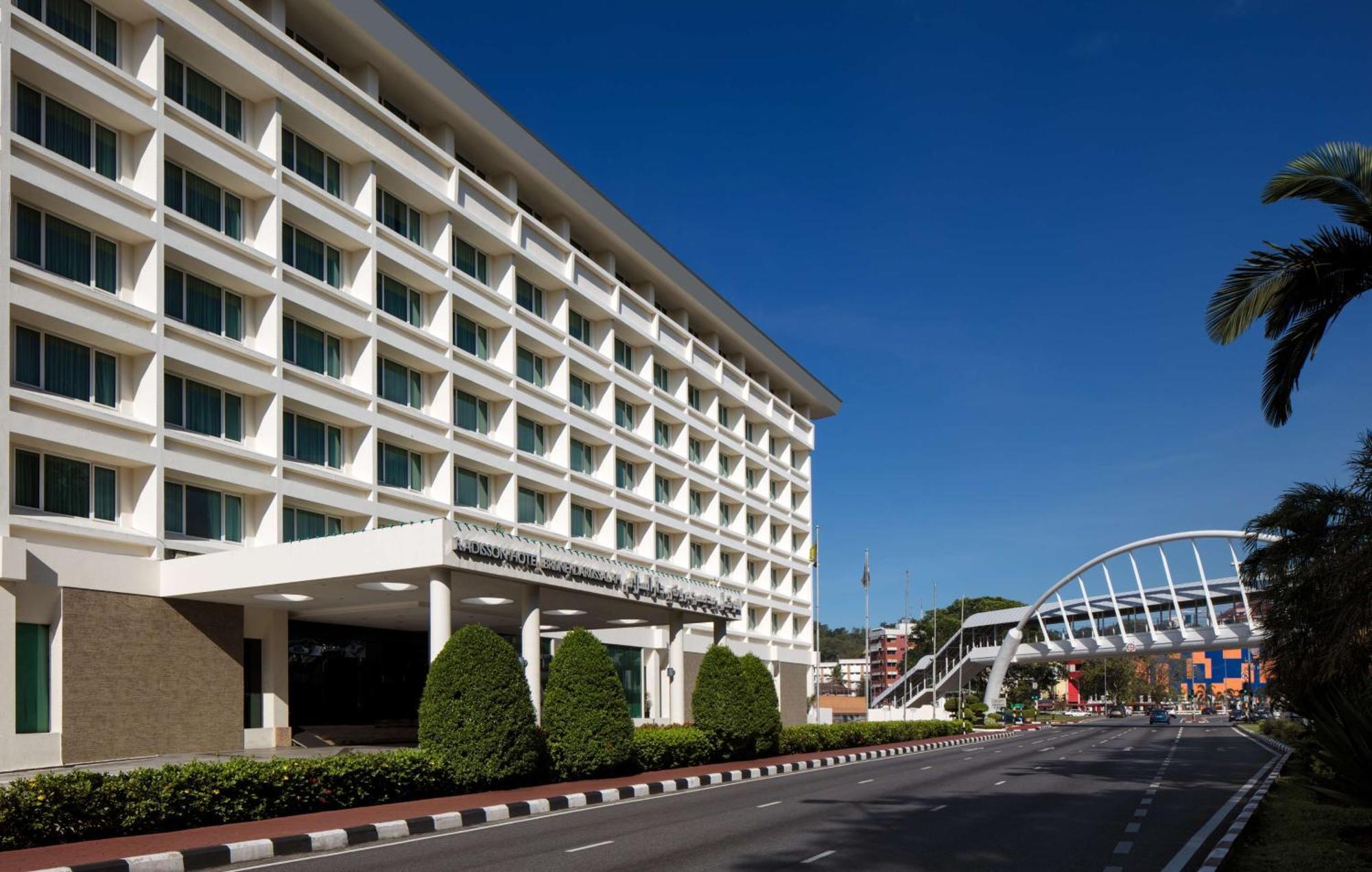 Radisson Hotel Brunei Darussalam Бандар-Сери-Бегаван Экстерьер фото