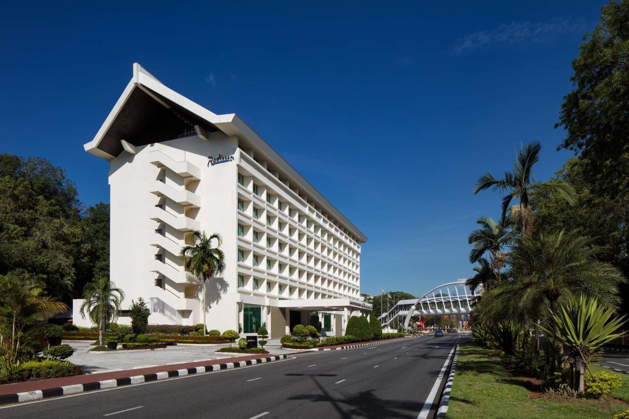 Radisson Hotel Brunei Darussalam Бандар-Сери-Бегаван Экстерьер фото