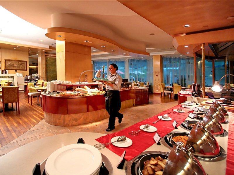 Radisson Hotel Brunei Darussalam Бандар-Сери-Бегаван Экстерьер фото