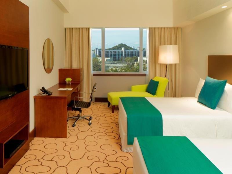 Radisson Hotel Brunei Darussalam Бандар-Сери-Бегаван Экстерьер фото