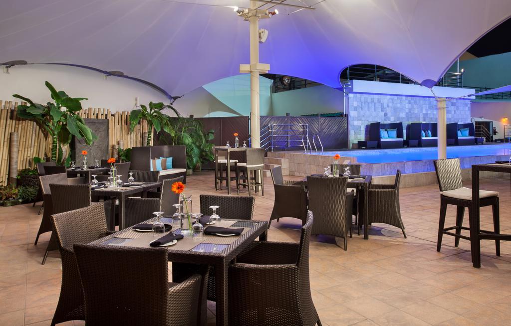 Radisson Hotel Brunei Darussalam Бандар-Сери-Бегаван Экстерьер фото