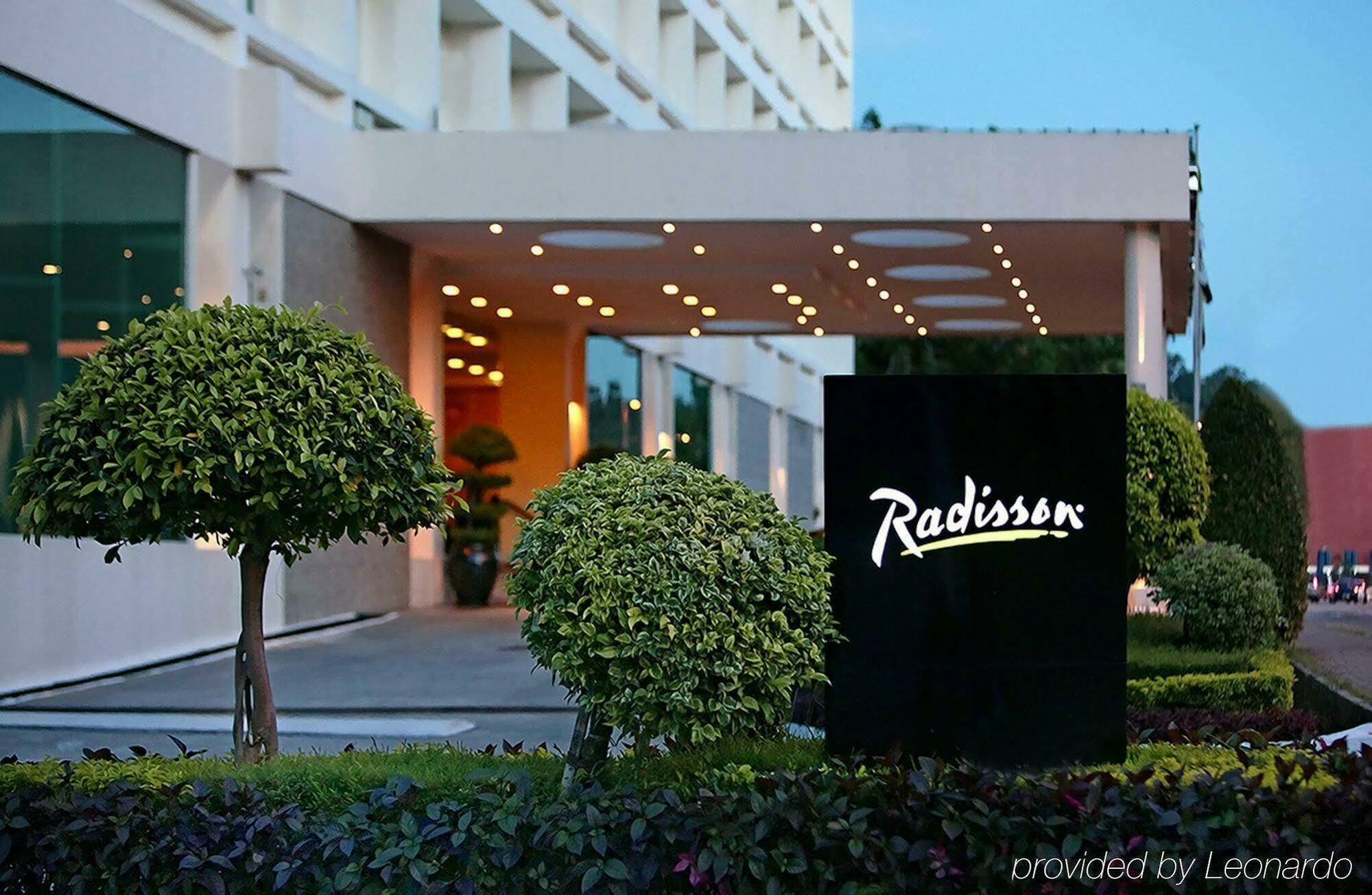 Radisson Hotel Brunei Darussalam Бандар-Сери-Бегаван Экстерьер фото